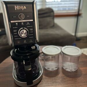 Ninja Creami deluxe xl with Containers